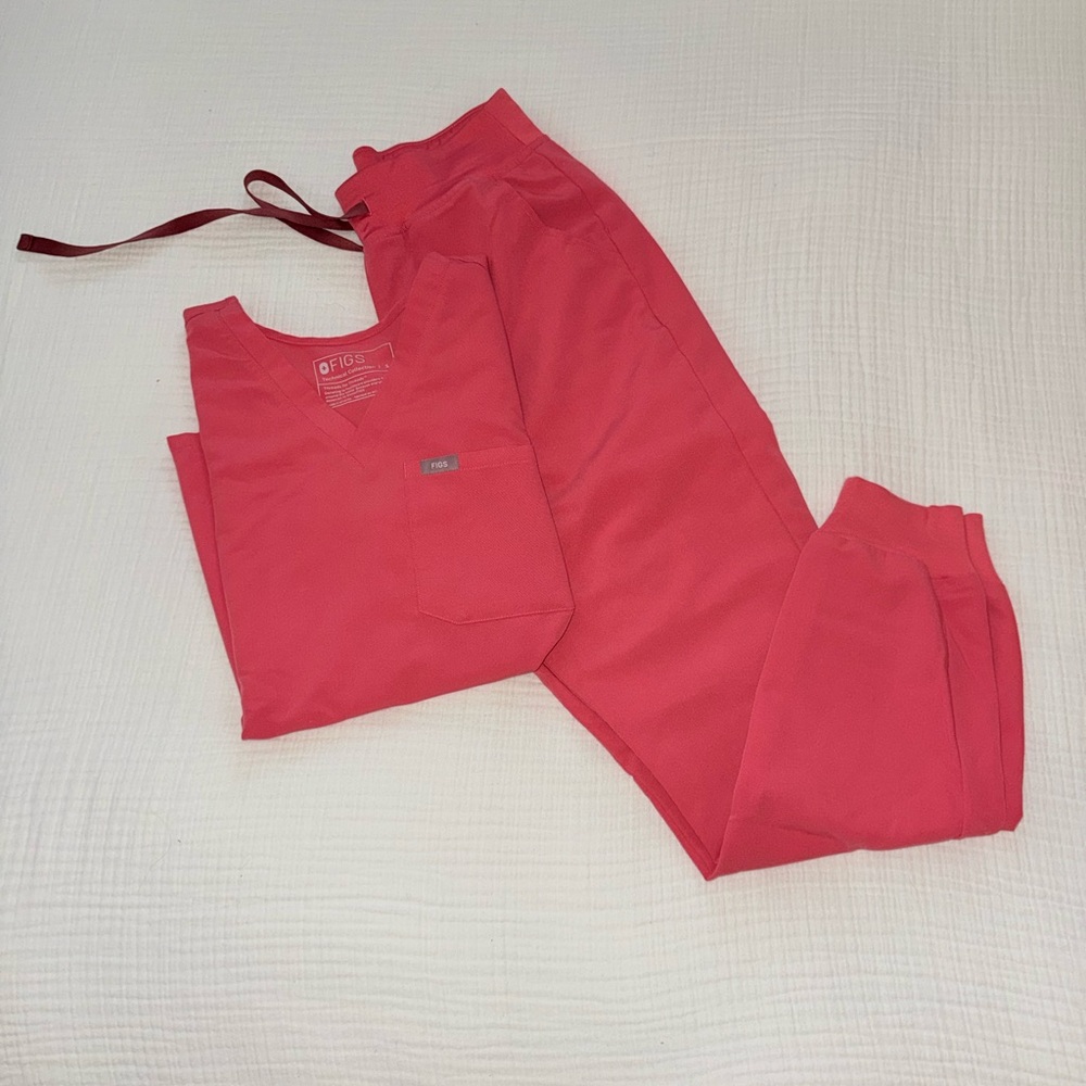 FIGS Women's Scrub Set in Coral Pink